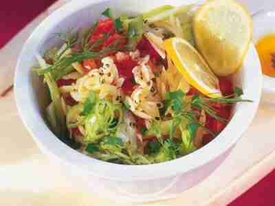 Griechischer Kritharáki-Nudel-Salat