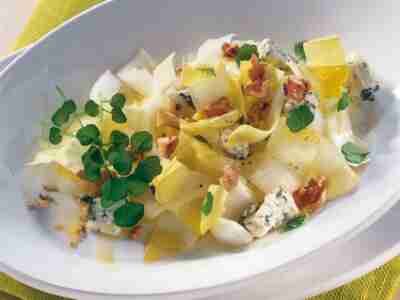 Schneller Chicoréesalat mit Roquefort
