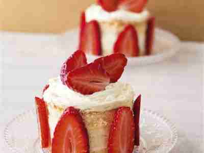 Mascarponetörtchen mit Erdbeeren