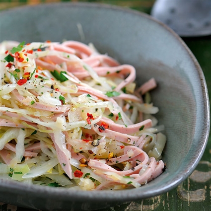 Warmer Wurst-Kraut-Salat