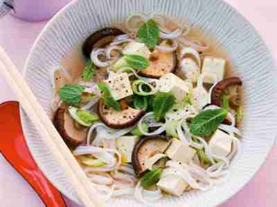 Vietnam-Nudelsuppe mit Tofu