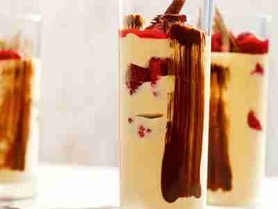Stamperlcreme mit Himbeeren