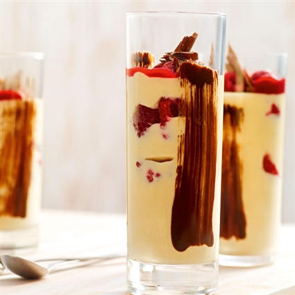 Stamperlcreme mit Himbeeren