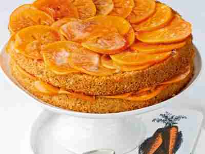 Möhren-Erdnuss-Kuchen mit Sharonfrüchten