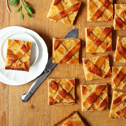 Birnen-Salbei-Kuchen mit Bergkäse