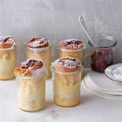 Quarkpudding mit Kirschragout