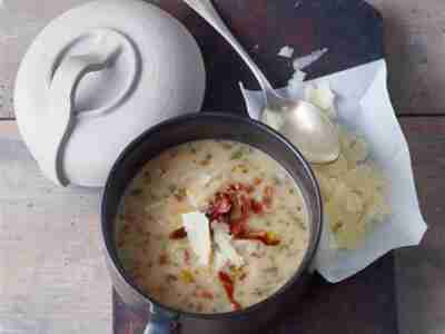 Bohnensuppe mit Dinkel und Pancetta