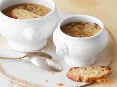 Zwiebelsuppe nach französischer Art