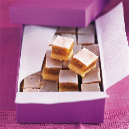 Walnuss-Marzipan-Würfel
