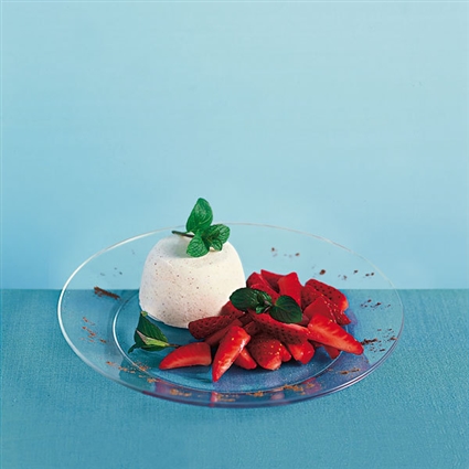 Zimtparfait mit Marinierten Erdbeeren