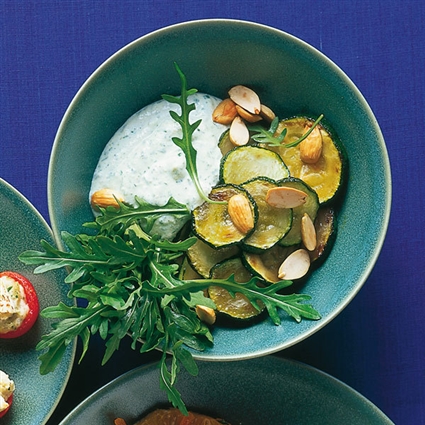 Zucchini mit Rucola-Mandel-Paste