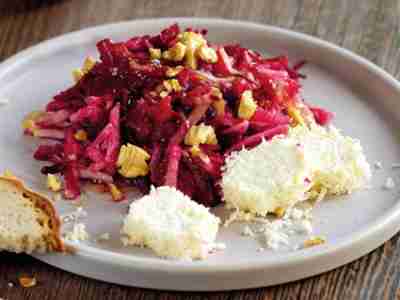 Rote-Bete-Apfel-Salat mit Käsetalern