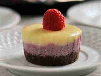 Babycakes mit frischen Beeren