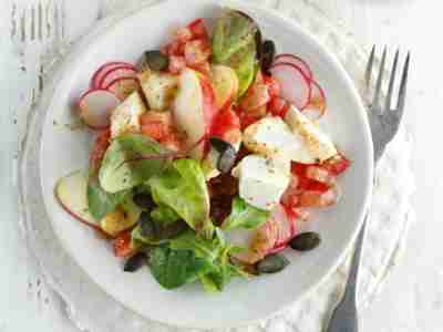 Bunter Salat mit Mozzarella