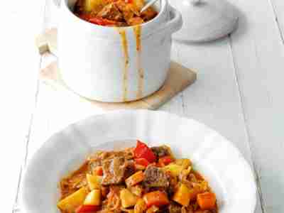 Gulaschtopf mit Sauerkraut