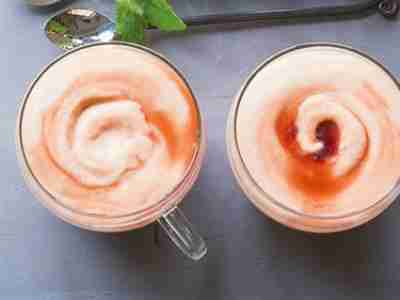 Rhabarber-Cassis-Creme