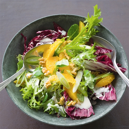 Radiccio und Frisée mit Orangen