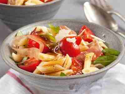 Tomaten-Nudel-Salat