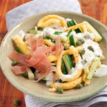 Spätzesalat mit Käsedressing