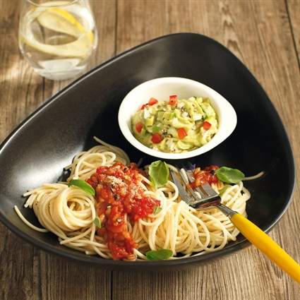 Vegane Grünkern-BBQ-Pasta mit Guacamole