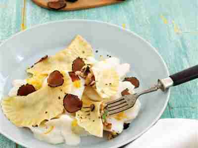 Vegane getrüffelte Ravioli mit Champignonfüllung