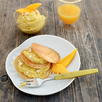 Vegane Vanilla-Pancakes mit Mango-Mandel-Creme