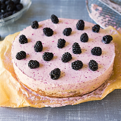 Brombeertorte mit Haselnüssen