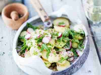 Vegetarischer Kartoffelsalat mit Radieschen