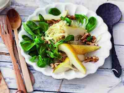 Pastinaken-Feldsalat mit Birne