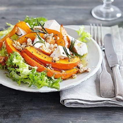 Frisée mit Kürbis und Camembert