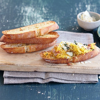 Spaghettikürbis-Bruschetta