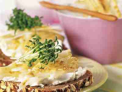 Frischkäsebrot mit Rettichsalat