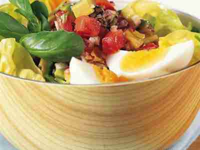 Salat mit Ei und Avocado