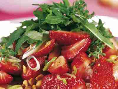 Rucola mit Erdbeeren