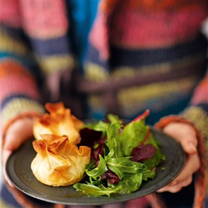 Pfeffer-Säckchen auf Herbstsalat