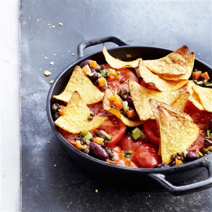 Linsen-Chili mit Nacho-Kruste