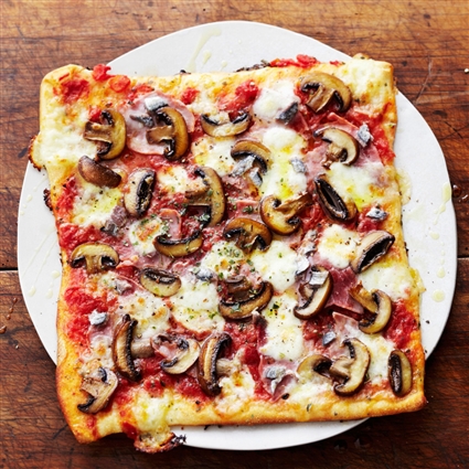 Schnelle Pizza Capricciosa mit Fertigteig