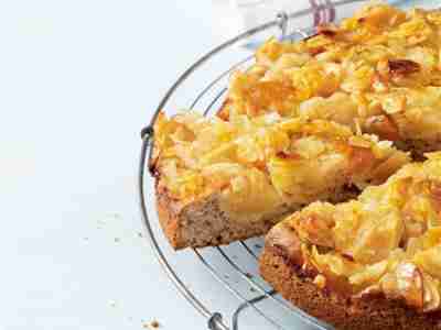 Apfel-Mandel-Kuchen mit Aprikosenkonfitüre