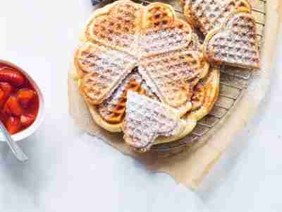 Knusprige Waffeln mit Vanille-Sahne