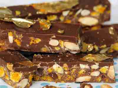 Honeycomb-Riegel mit Mandeln