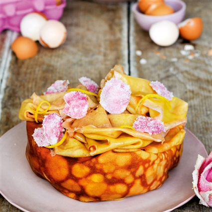 Gâteau des Crêpes mit Rosencreme