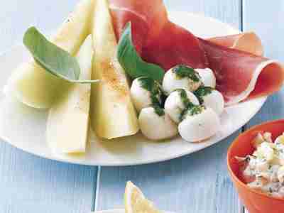 Melone mit Schinken und Mozzarella