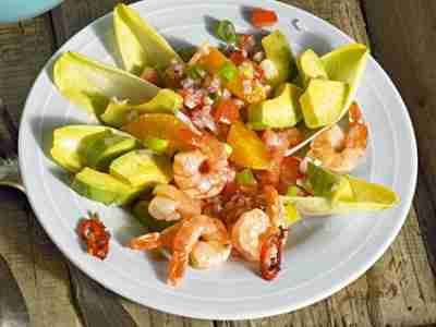 Avocadosalat mit Chili-Garnelen