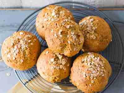 Hefebrötchen mit Einkornflocken