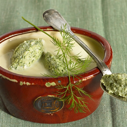 Rieslingsuppe mit Fischklößchen