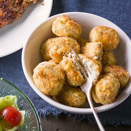 Fischbällchen mit Salat