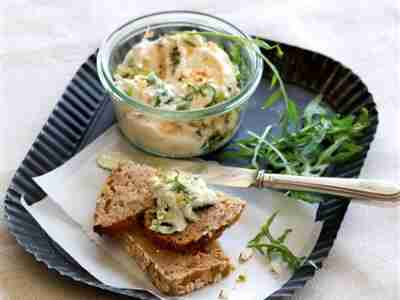 Rucola-Haselnuss-Creme