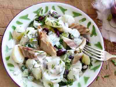 Kartoffelsalat mit Räucherfisch
