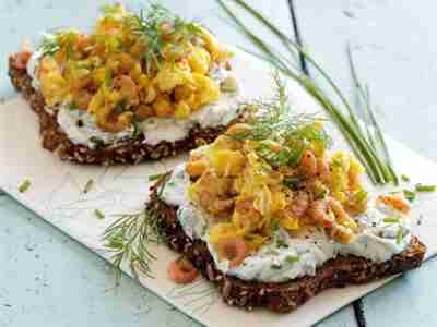 Abendbrot mit Krabben-Rührei