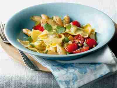 Vegane Pistazienravioli mit Spargel und Melisse
